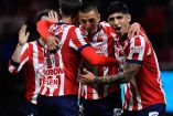 Jugadores de Chivas celebran triunfo ante Xolos en la Jornada 6 del Clausura 2025 en la Liga MX.
