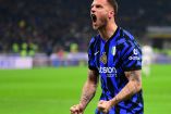 Marko Arnautović celebra gol de Inter de Milán frente a la Fiorentina en la Serie A.