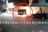 La mujer encendió fuego en el local. Foto: X @c4jimenez