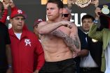 'Canelo' calentando en una ceremonia de pesaje.