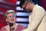 Paquita la del Barrio y Bad Bunny en presentación de premios