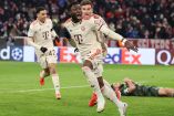 Alphonso Davies corriendo a celebrar su gol.