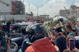 Miles de seguidores acompañaron la carroza fúnebre de Paquita la del Barrio, inundando las calles de CDMX con aplausos y cantos.Foto: José Antonio García