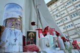 Oraciones de fieles en el hospital Gemelli de Roma por la salud del Papa Francisco