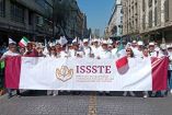 Trabajadores del ISSSTE en calles del Zócalo de la CDMX