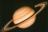 Saturno tiene más de 200 lunas