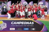 Equipo de Diablos Rojos femenil levantando el trofeo de la Serie de la Reina.