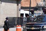 Inmediaciones del Palacio Nacional donde está estacionada una camioneta negra