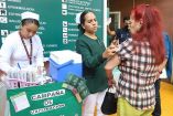 Enfermeras aplican vacunas en la semana de vacunación