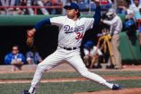 Fernando Valenzuela lanzando con Dodgers.