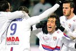 Chelito Delgando, sonriendo y sus compañeros del Lyon en 2010.