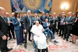 Reunión del Papa Francisco y los médicos que le salvaron la vida.