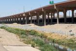 El río Bravo luce seco en el tramo fronterizo entre Ciudad Juárez y El Paso, en medio de tensiones por el cumplimiento del Tratado de Aguas de 1944. La sequía agrava la presión sobre este recurso compartido.
