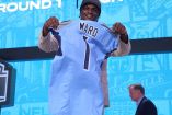 Cam Ward con el jersey de Titans.