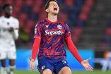 Jugador del Bolonia lamentando una falla.