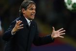 Simone Inzaghi dando indicaciones a sus jugadores.