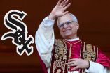 Papa León XIV junto al logo de los White Sox.