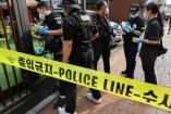 Policía coreana acordona escena del crimen de un sujo que apuñaló a cuatro personas