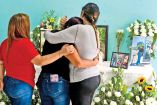 Los familiares de la cadete realizaron un altar con fotos y flores. Foto: Reuters