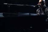 Billy Joel se presenta durante la 66.a edición anual de los Premios Grammy en Los Ángeles (Foto: Reuters)