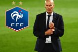 Zinedine Zidane junto al escudo de la Federación Francesa.