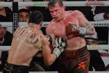 'Canelo' golpeando a Edgar Berlanga.