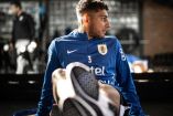 Sebastián Cáceres entrenando con Uruguay.