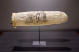 Condón de 200 años con una estampa erótica: la nueva pieza del Rijksmuseum de Ámsterdam / Foto AFP