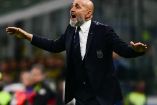 Luciano Spalletti protestando al árbitro.
