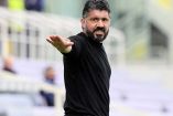 Gennaro Gattuso con el brazo derecho estirado.