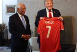 Donald Trump recibió una camiseta autografiada por elm CR7. (Especial)