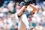 Clayton Kershaw, pitcher de Dodgers, preparando un lanzamiento.