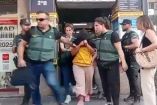 Agentes de la Guardia Civil custodian una vivienda en Puente de Vallecas, relacionada con la detención de una mujer acusada de asesinar a su hija recién nacida y abandonar el cuerpo en el vertedero de Loeches.