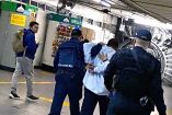 Delincuente detenido por policías de la CDMX en el metro Bellas Artes.