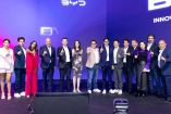 Autoridades de la marca, socios e influencers en el lanzamiento de BYD M9.