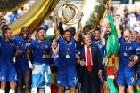 Jugadores del Chelsea levantando el trofeo del Mundial de Clubes.