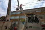 Unidad de la CFE estacionada en calles de la CDMX