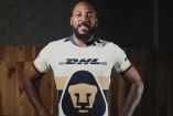 Álvaro Angulo con la camiseta de Pumas.