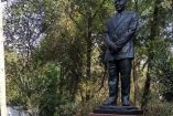 Estatua de Felipe Calderón en Los Pinos