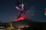 Erupción del volcán Lewotobi, en Indonesia. (AFP) 