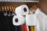 ¿Por qué poner papel higiénico en el ropero? Te sorprenderá