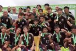 Selección Mexicana Sub-15 con el trofeo de Concacaf.