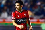 Gilberto Mora jugando con Xolos en Liga MX.
