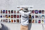 Colectivos realizan la pega de imágenes con fotografías de sus desaparecidos