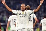 Kylian Mbappé celebra gol con Real Madrid vistiendo la '10' del conjunto blanco.