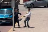 Civil da una golpiza a un policía