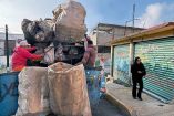 Trabajadores de la CDMX recolectando basura.