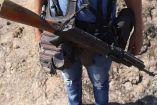 Menor de edad mexicano con un fusil de asalto otorgado por narcos.