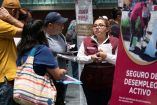 Personas preguntando por el seguro de desempleo