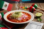 El pozole es un alimento completo porque tiene verduras, cereales y proteínas. Imagen hecha con IA.